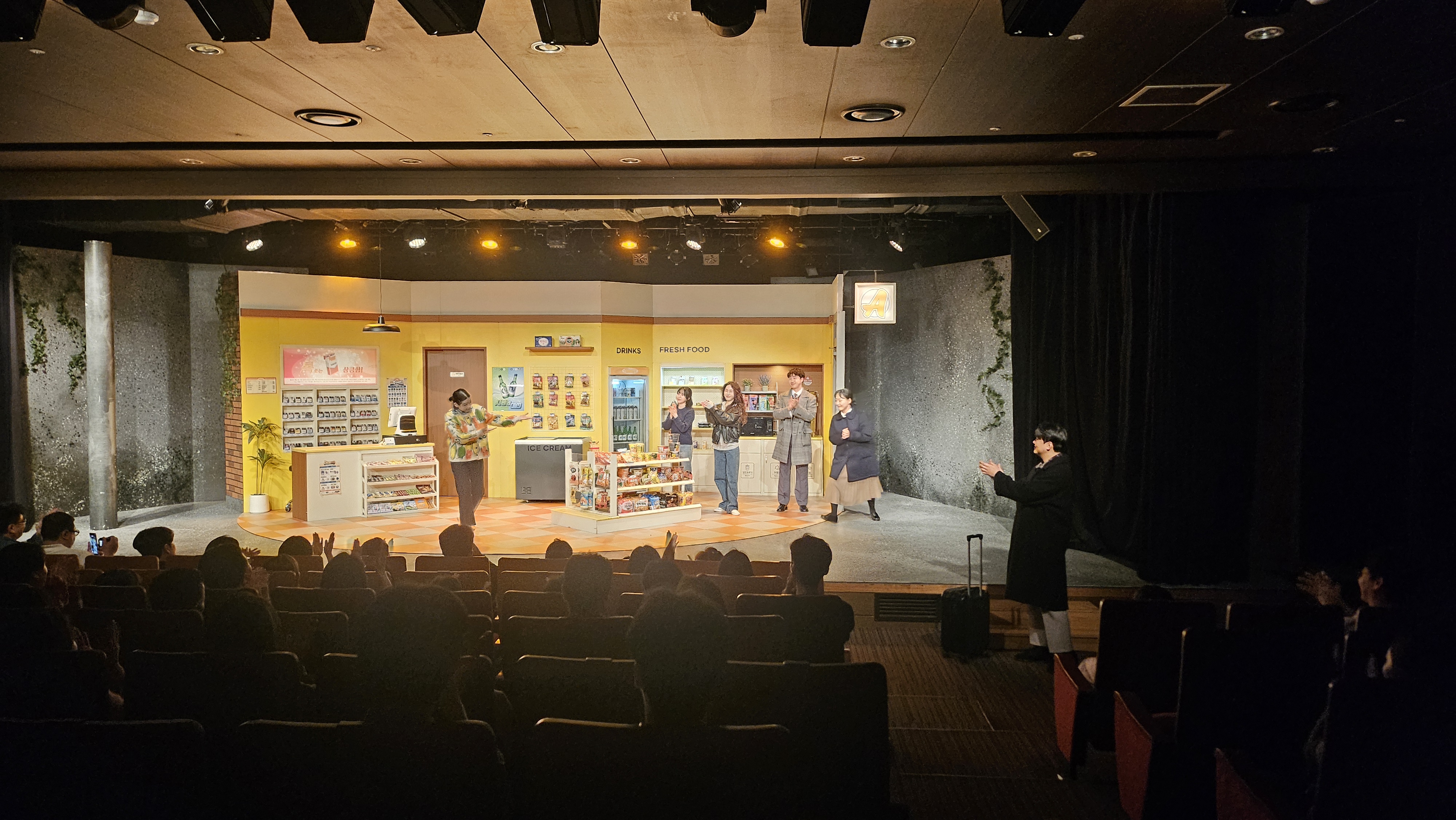 마음이 따뜻해지는 연극 *불편한 편의점* 썸네일