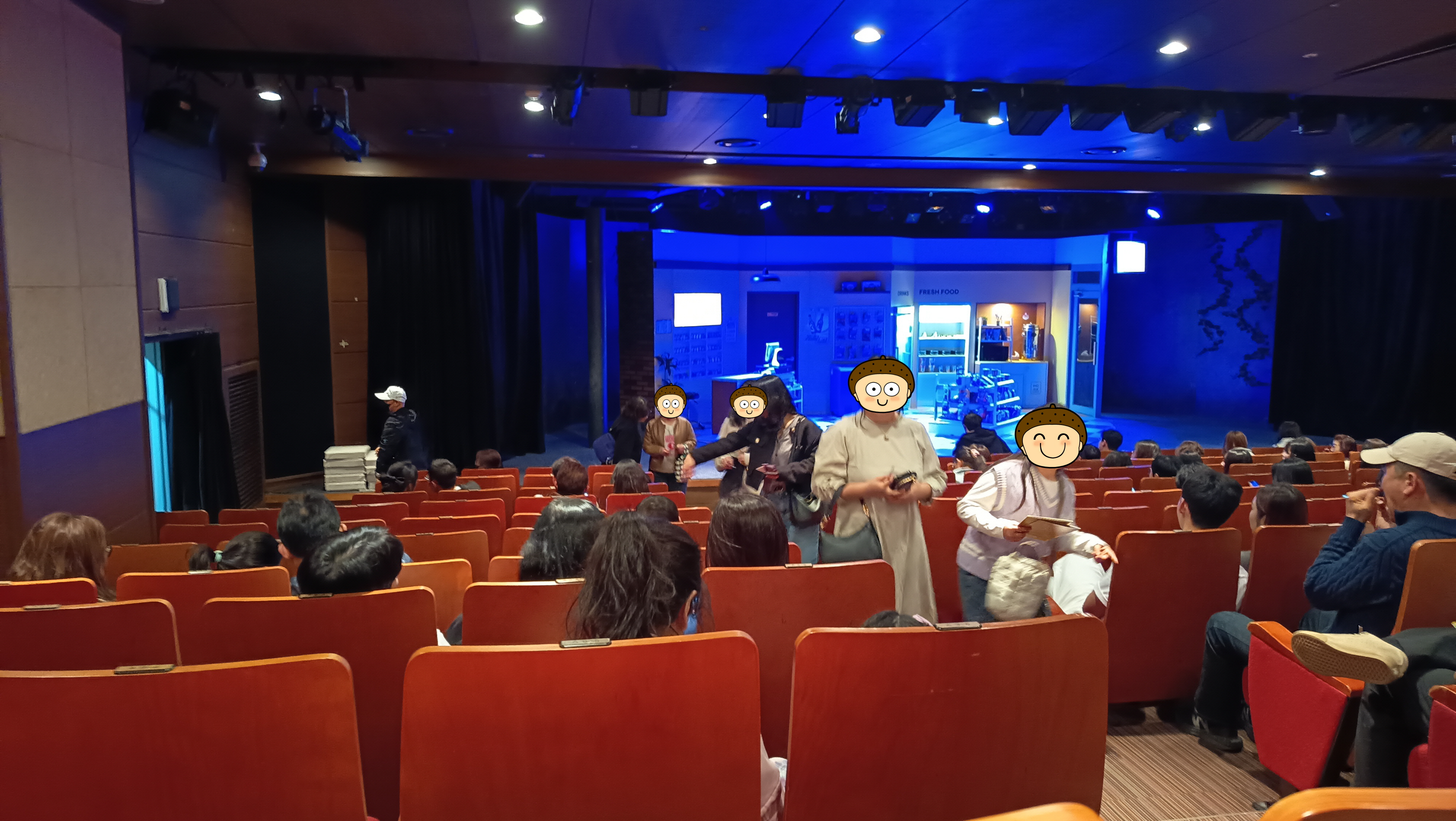 음악과 함께 잔잔한 감동을 주는 연극이네요 썸네일