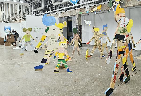 책방과 시각 예술이 만났을 때 썸네일 이미지