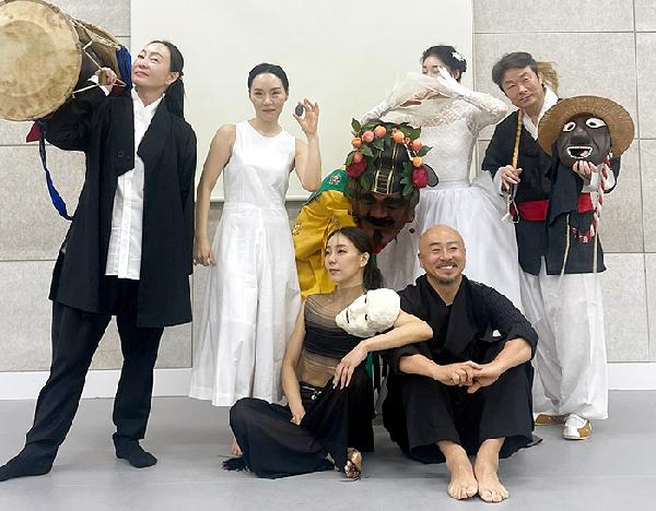 시립무용단 ‘홀로홀춤’ 특별 공연 썸네일 이미지