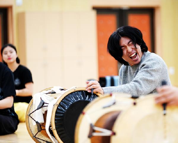 국립청년연희단 첫 무대...농악부터 미디어아트까지 썸네일 이미지