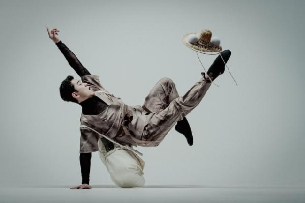 ‘갓’ 움직임 역동적으로 풀어낸 창작 발레 썸네일 이미지