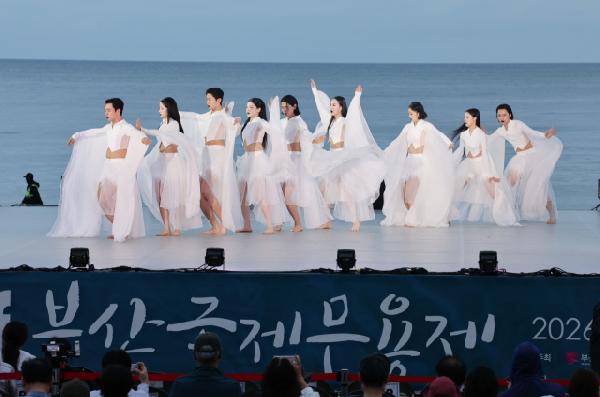 외연 넓힌 부산국제무용제, 관객 2만 7000명으로 마무리 썸네일 이미지