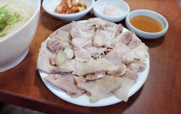 동구 평산옥···4대째 메뉴는 '돼지고기 수육·국수'만 썸네일 이미지